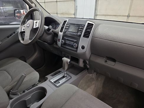 Used 2014 Nissan Frontier SV image 36
