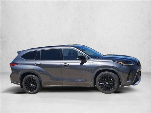 Used 2023 Toyota Highlander XSE image 4