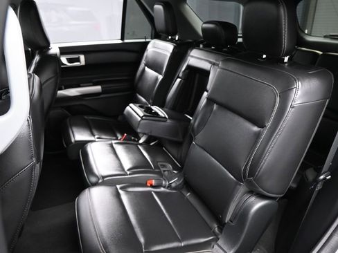 Used 2022 Ford Explorer XLT w/ Equipment Group 202A image 12