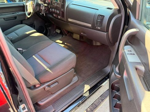 Used 2011 GMC Sierra 1500 SLE w/ SLE Preferred Package AWD/4WD image 10
