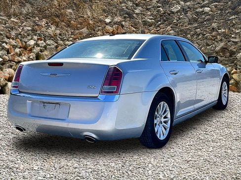 Used 2012 Chrysler 300 image 2