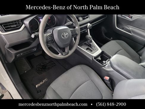 Used 2021 Toyota RAV4 XLE w/ Convenience Package FWD image 10