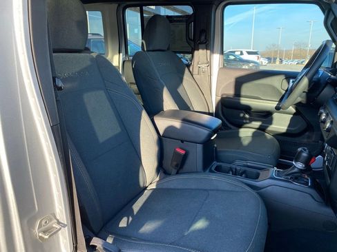 Used 2024 Jeep Wrangler Sahara image 30
