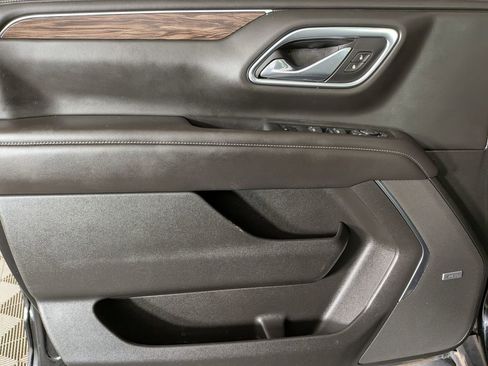 Used 2021 Chevrolet Tahoe Z71 w/ Z71 Signature Package image 16