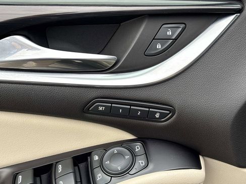 Used 2020 Buick Enclave Premium w/ LPO, Luxury Package image 13