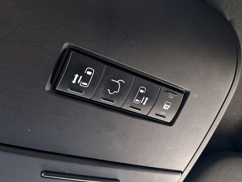 Used 2017 Dodge Grand Caravan GT image 29