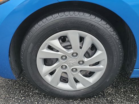 Used 2017 Hyundai Elantra SE image 23