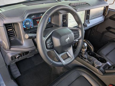 Used 2025 Ford Bronco Badlands image 10