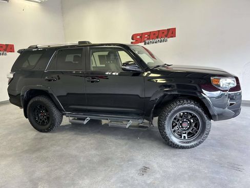 Used 2020 Toyota 4Runner SR5 Premium w/ Moonroof Package AWD/4WD image 2
