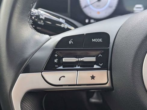 Used 2025 Hyundai Elantra Limited image 23