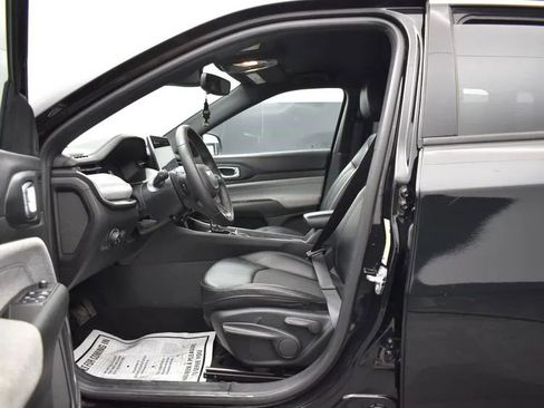 Used 2024 Jeep Compass Latitude image 14