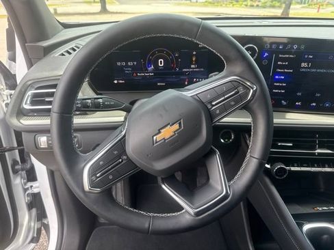 Used 2026 Chevrolet Traverse LT w/ Sun and Wheel Package FWD image 29