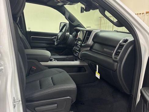 New 2026 RAM 1500 4x4 Crew Cab image 27