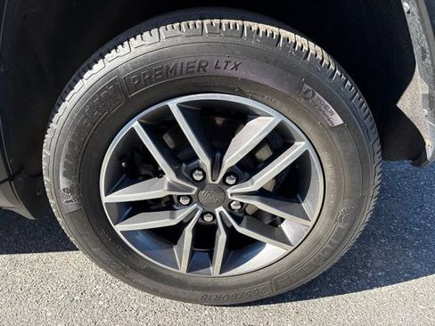 Used 2020 Jeep Grand Cherokee Limited AWD/4WD image 24