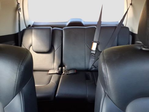 Used 2024 Nissan Armada SL w/ Captain's Chairs Package image 16