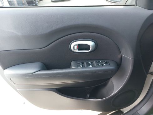 Used 2017 Kia Soul Base image 26