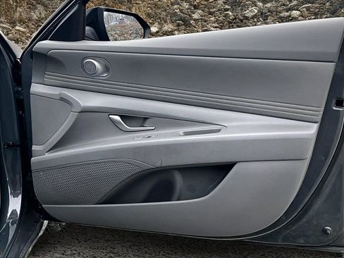 Used 2025 Hyundai Elantra Sport image 17