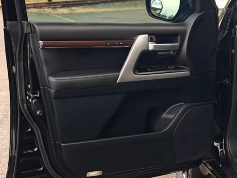 Used 2019 Toyota Land Cruiser AWD/4WD image 19