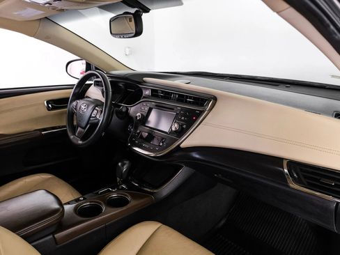 Used 2016 Toyota Avalon XLE Premium image 12