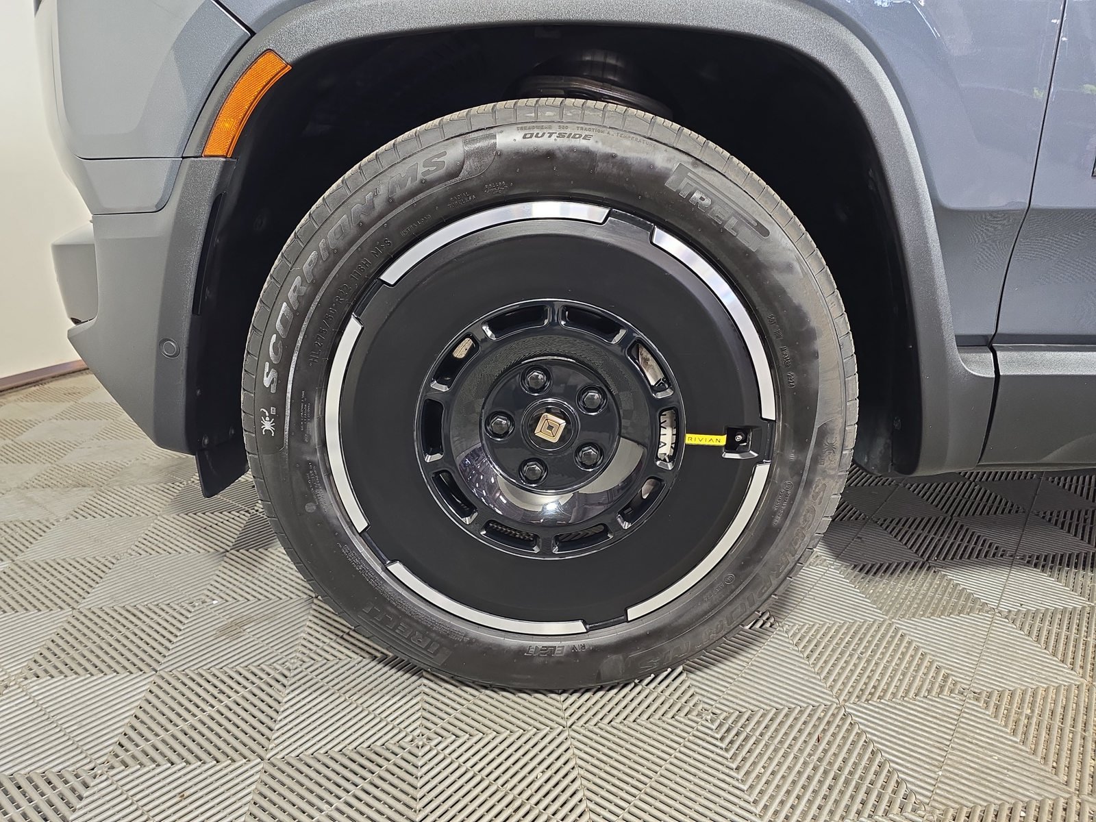 Used 2025 Rivian R1T Adventure Dual AWD/4WD image 9