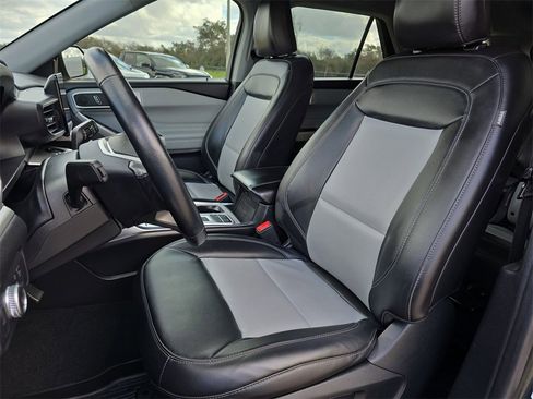 Used 2022 Ford Explorer XLT w/ Equipment Group 202A image 16