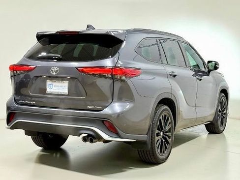 Used 2021 Toyota Highlander XSE image 12