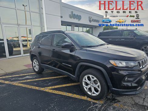 Used 2024 Jeep Compass Latitude AWD/4WD image 1