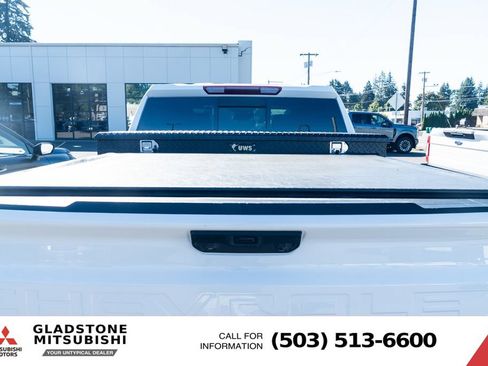 Used 2023 Chevrolet Silverado 1500 LT w/ Leather Package AWD/4WD image 8