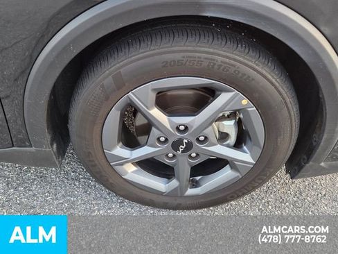 Used 2025 Kia K4 LXS image 16