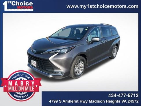 Used 2024 Toyota Sienna XLE image 1