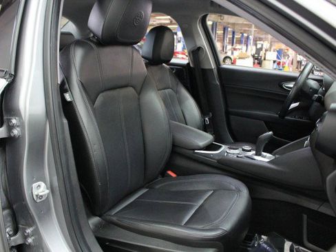 Used 2021 Alfa Romeo Giulia Sprint w/ Nero Edizione image 24