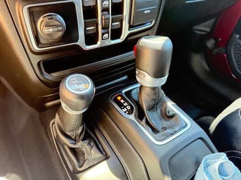 Used 2021 Jeep Gladiator Sport AWD/4WD image 27