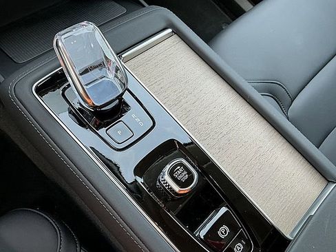 Used 2025 Volvo XC90 B5 Core image 24