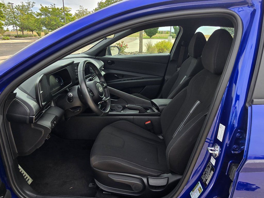 Used 2025 Hyundai Elantra Sport FWD image 12