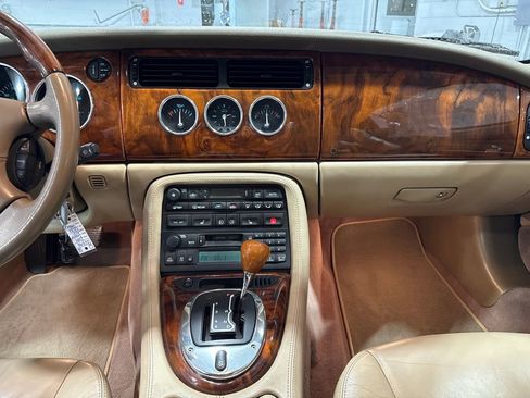 Used 2004 Jaguar XK8 Convertible RWD image 10