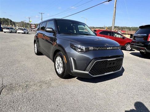 Used 2023 Kia Soul LX w/ Option Group 015 FWD image 3