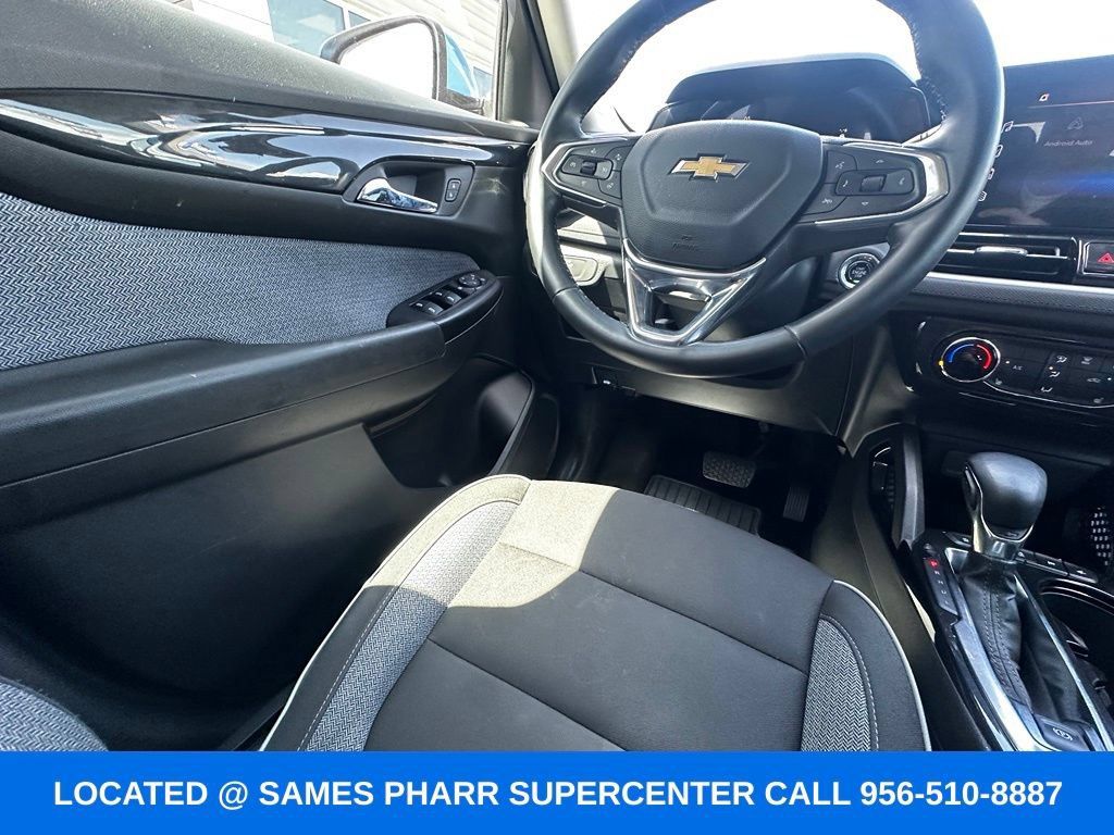 Used 2024 Chevrolet TrailBlazer LT w/ LT Cold Weather Package FWD image 16