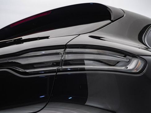 Certified 2026 Porsche Macan AWD/4WD image 12