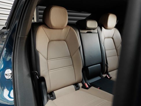 Certified 2025 Porsche Cayenne E-Hybrid Coupe AWD/4WD image 35