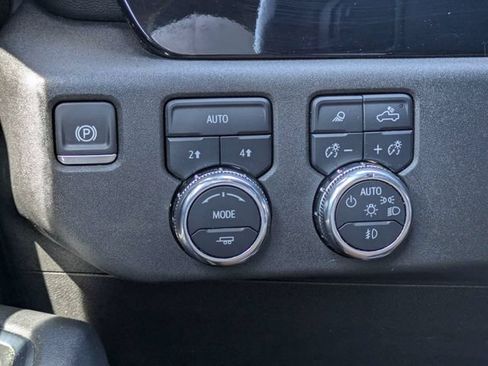 Used 2025 GMC Sierra 1500 SLT AWD/4WD image 25