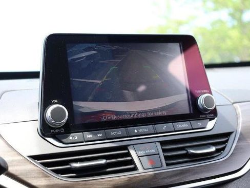 Certified 2025 Nissan Altima 2.5 SV FWD image 12