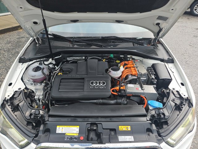 Used 2016 Audi A3 e-tron Premium Plus w/ Premium Plus Package FWD image 33