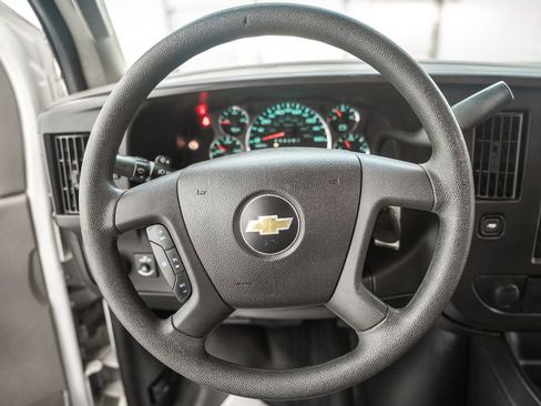 Used 2017 Chevrolet Express 3500 RWD image 25