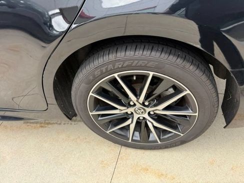 Used 2024 Toyota Camry SE FWD image 11