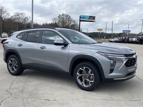 New 2026 Chevrolet Trax LT w/ Driver Confidence Package image 8