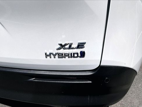 Used 2023 Toyota Sienna XLE FWD image 8