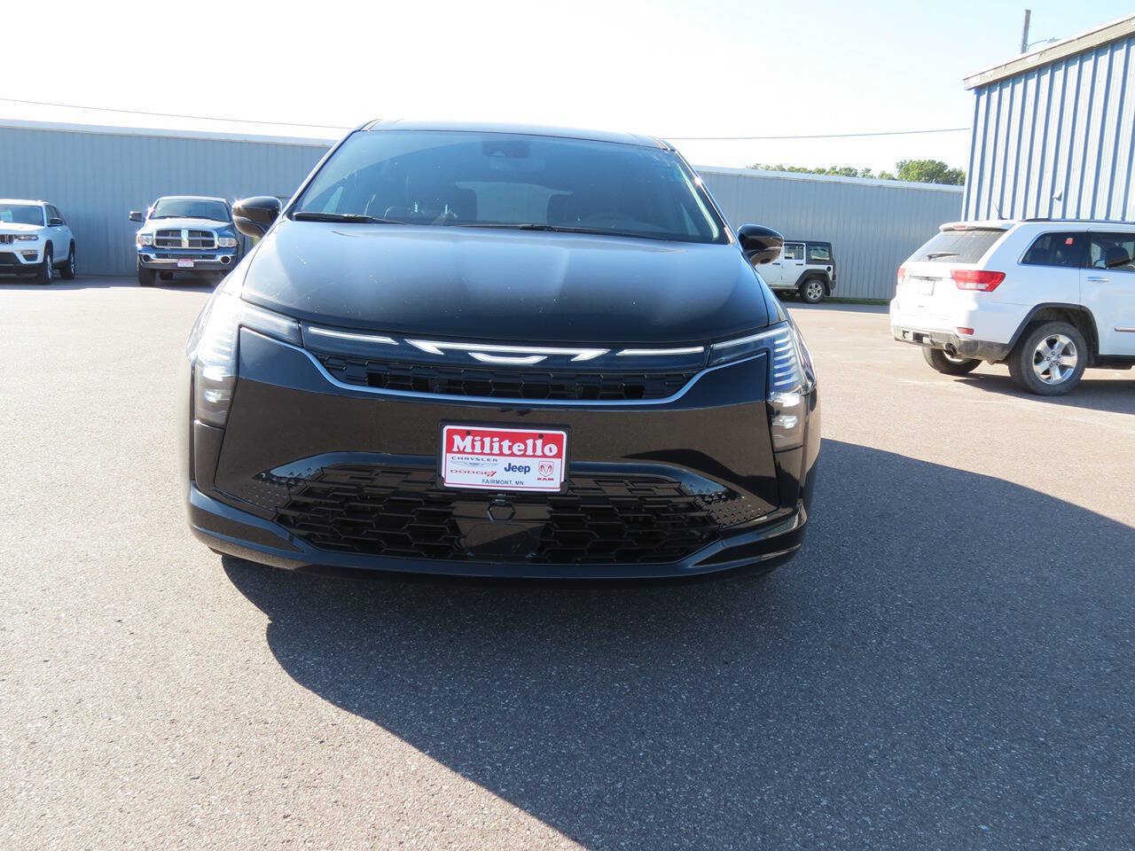 Used 2027 Chrysler Pacifica Select FWD image 6