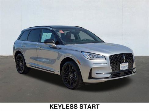 Used 2023 Lincoln Corsair Reserve w/ Equipment Group 201A FWD image 3