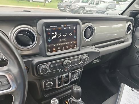 Used 2024 Jeep Wrangler Unlimited Sport AWD/4WD image 19
