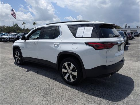Used 2023 Chevrolet Traverse LT w/ LT Premium Package FWD image 7